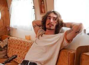 Sage Hatfield - Velvet in Auburn | Songlens Music Magazine